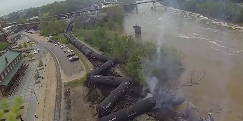 boom-oil-by-rail